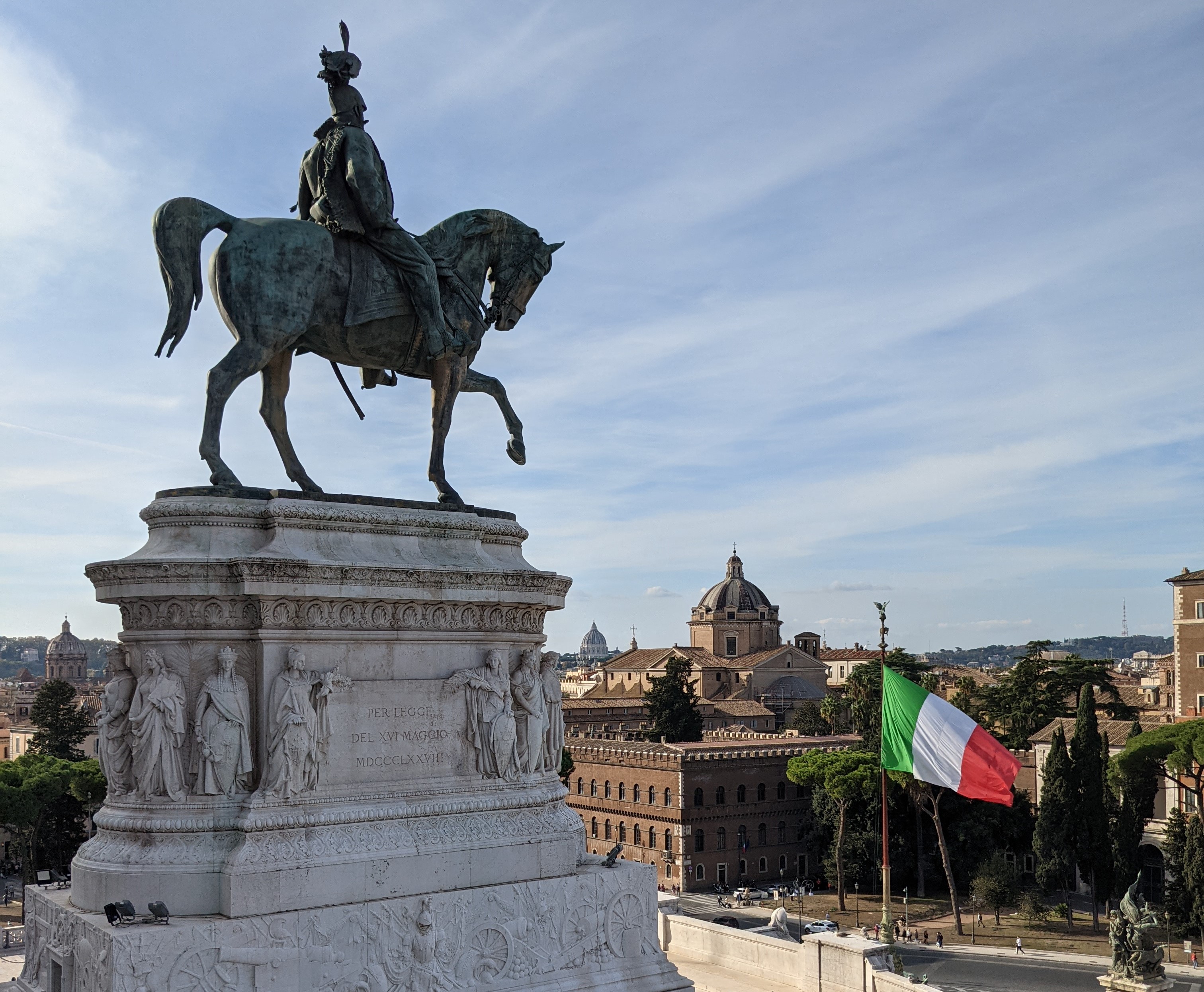 The Vittorio Emanuele statue in Rome with Itallian flag waving